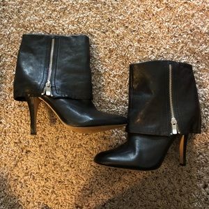 Vince Camuto Black Leather Heels w Silver Zippers